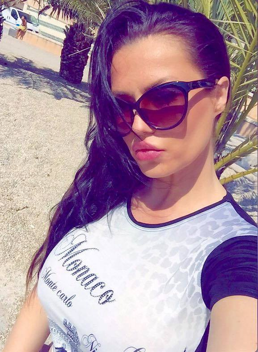 Simona Sensual a renunţat de ceva vreme la apariţiile mondene