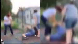 Scene incredibile dintr-un parc de joacă! Două femei au bătut un copil până s-a prăbușit