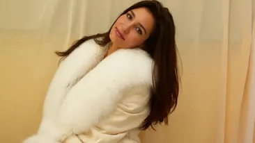 Viitorul mire al domnisoarei din imagini va avea cea mai grea casnicie! Vezi cum poate sa arate soacra, fosta Miss Univers!