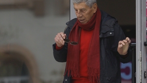 Imagini exclusive. La 80 de ani, Mitică Popescu îşi ”antrenează” şarmul în Dorobanţi