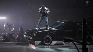 Nu e o glumă! Cât costă blugii purtați de Kendrick Lamar la Super Bowl 2025