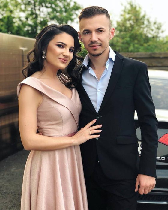 Drama unei cântărețe de la noi: „M-a lovit și m-a aruncat de pământ. A fost primul șoc care m-a marcat!”