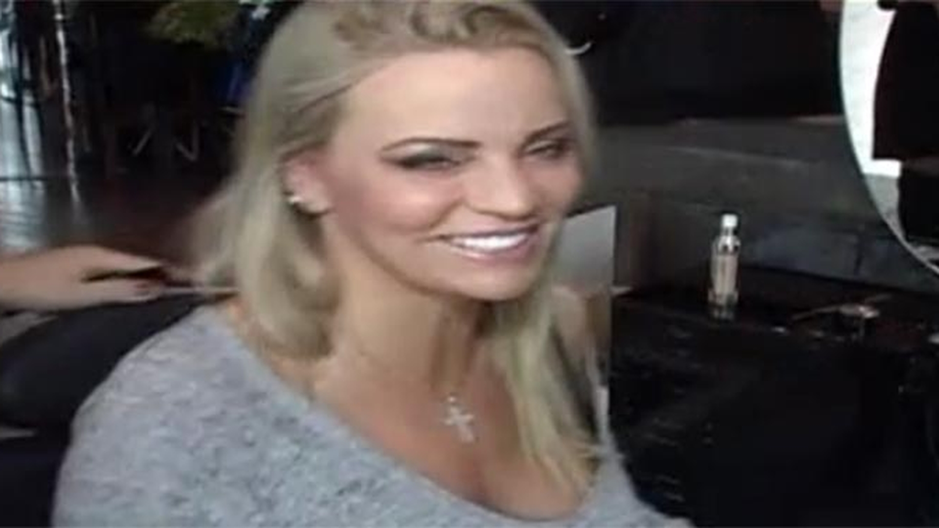 Mariana Rosca, show incendiar la bara! Blondina a aratat tot in timpul acestui dans!