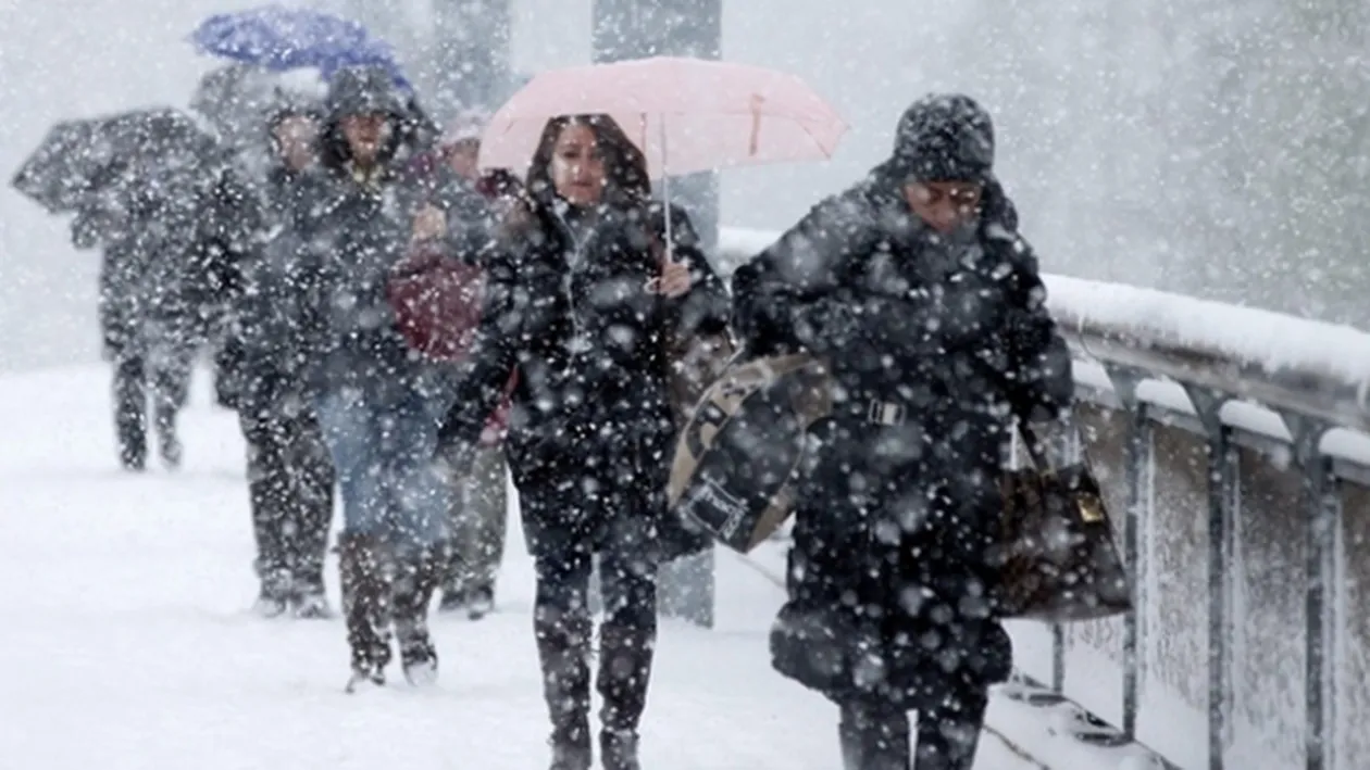 PROGNOZA METEO pe urmatoarele trei zile. Vremea se mentine deosebit de rece, vor fi ninsori si vant