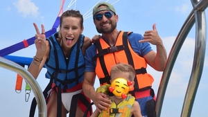 Gabriela Prisăcariu, gest de curaj la 33 de ani. Soția lui Dani Oțil a făcut parasailing pentru prima dată