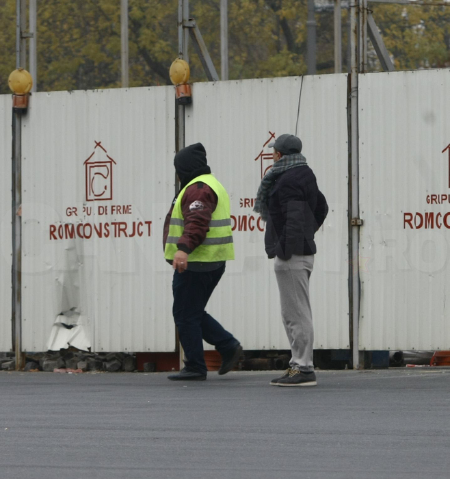 Milionarul Turcu dă bice muncitorilor de la ”Arcul de Triumf” Le-a făcut ”flagrant” angajaţilor, pe şantier, la 7 dimineaţa!