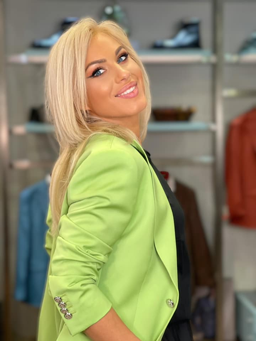 Amna, mesaj fulminant pentru fostul: “Am văzut pe cine seduci. Sper ca și ai tăi să o iubească”. Motivul care a scos-o din minți