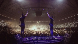 Cine sunt DJ-ii care s-au întâlnit la premiera mondială cu actorii principali din ”Bad Boys 3”! I-ai văzut pe mainstage-ul Untold!