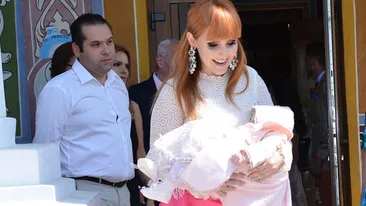 Primele imagini de la botezul fetiţei ALINA SORESCU. Micuţa a fost sărbătorită ca o prinţesă!