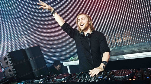 Tu ştii ce avere are unul dintre cei mai cunoscuţi DJ?