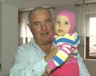Ce mare s-a făcut sora lui Andrei Bucă, tânărul mort în incendiul din Colectiv! Micuţa Andreea, salvarea părinţilor: ”Pentru Andrei oftăm şi plângem, ea e o mare bucurie!”