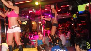 Fabulos. Cum s-a salvat de la faliment un club de stiptease, închis din cauza pandemiei de COVID-19. Ideea genială pe care a avut-o patronul