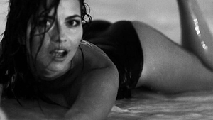 Inna, imagini rare, într-un costum de baie minuscul. Artista se află în Turcia