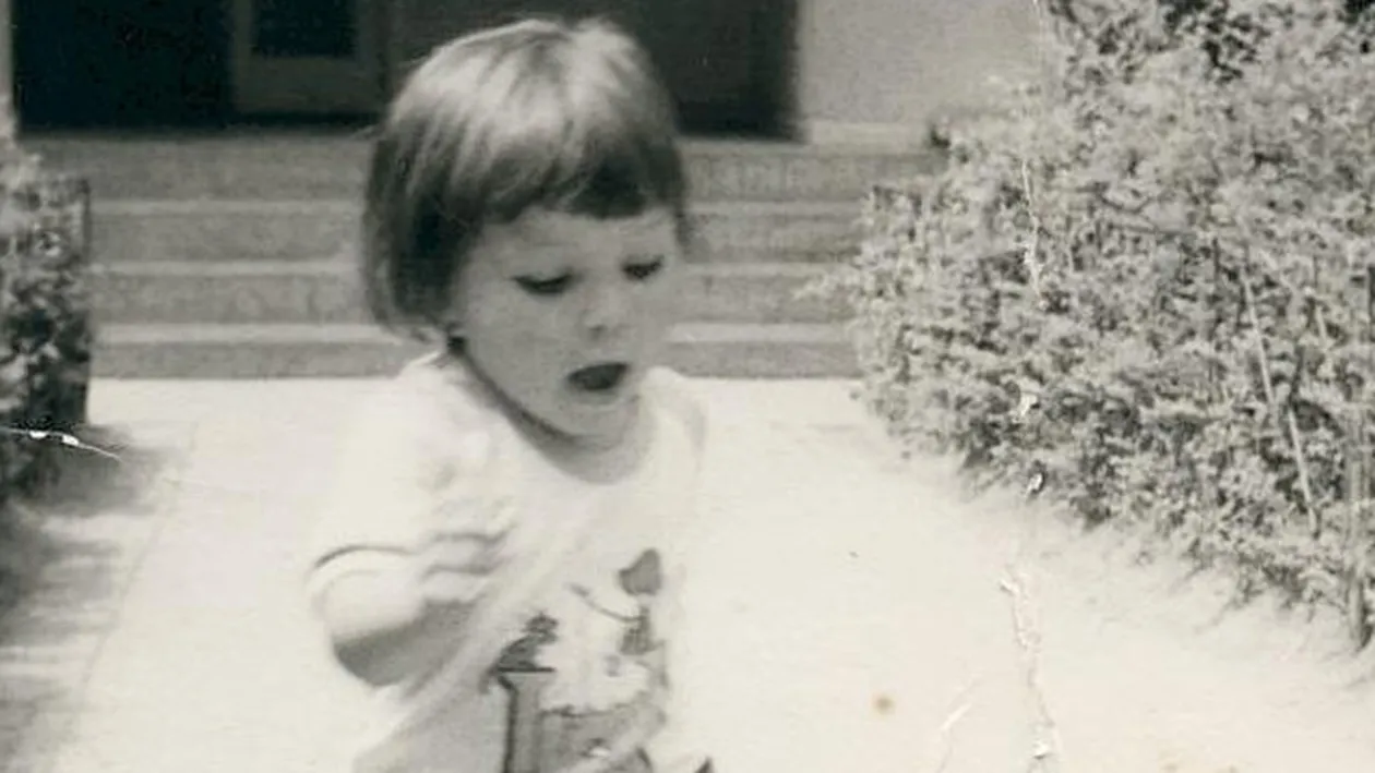 De mica a fost fana fotbal si acum prezinta stirile din sport! Cine este sexy prezentatoarea