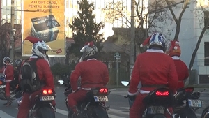 Imagini de INFARCT! Brigada de motociclisti, imbracati in Mos Craciun prin Bucuresti