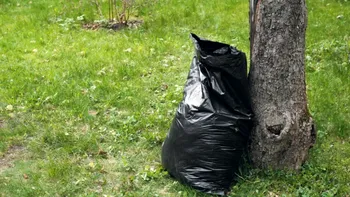 Ce a putut să găsească în pământ un muncitor în construcții în timp ce săpa. Când a deschis sacul nu i-a venit să creadă