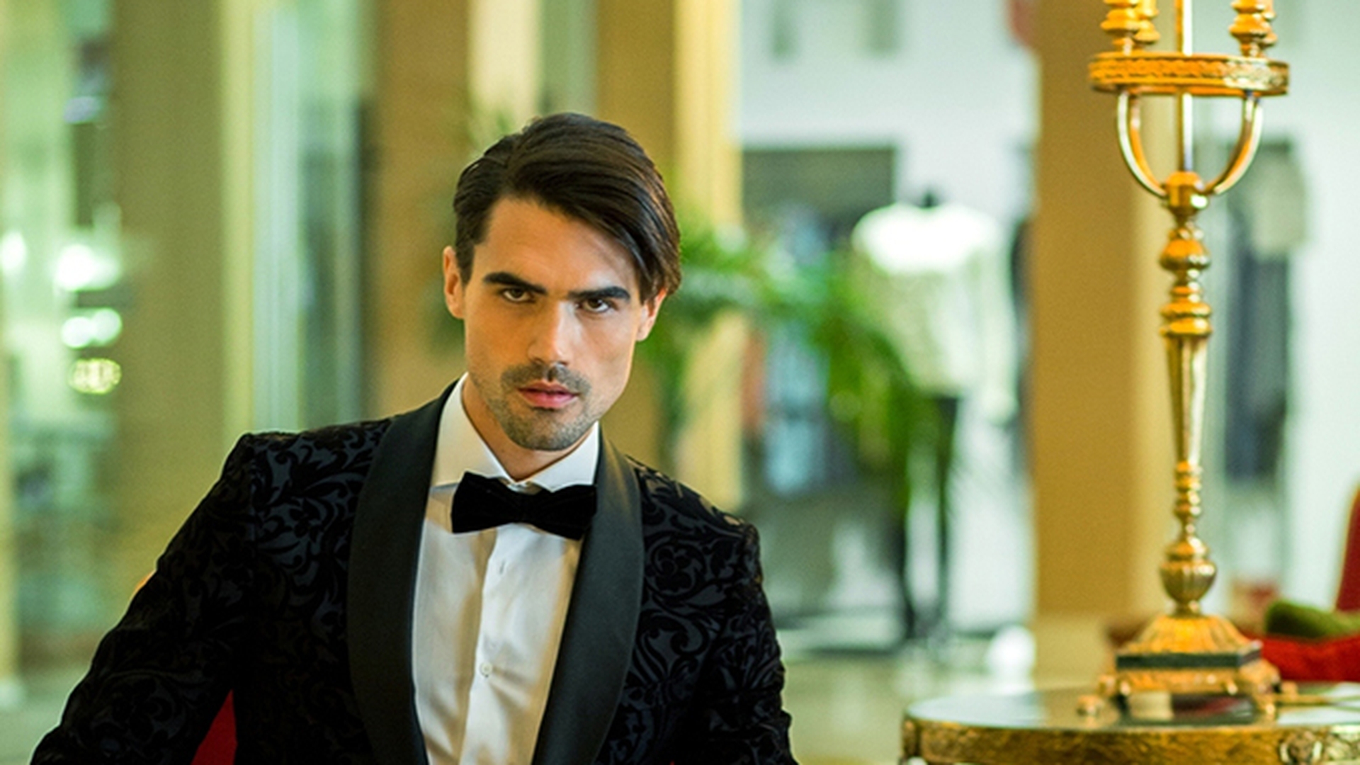 "Burlacul" ANDREI, ipostaze senzuale cu una dintre cele mai faimoase actriţe de la Hollywood!