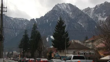 Circulaţie blocată pe ambele sensuri pe DN 1, în Braşov! Trei maşini au fost implicate într-un accident!