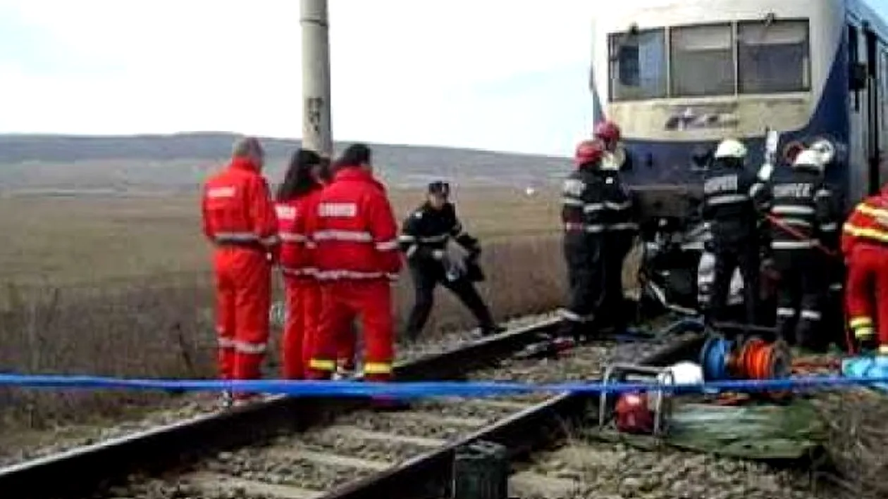 Accident feroviar în Prahova. O femeie de 34 de ani ar fi vrut să își pună capăt zilelor. A murit pe loc