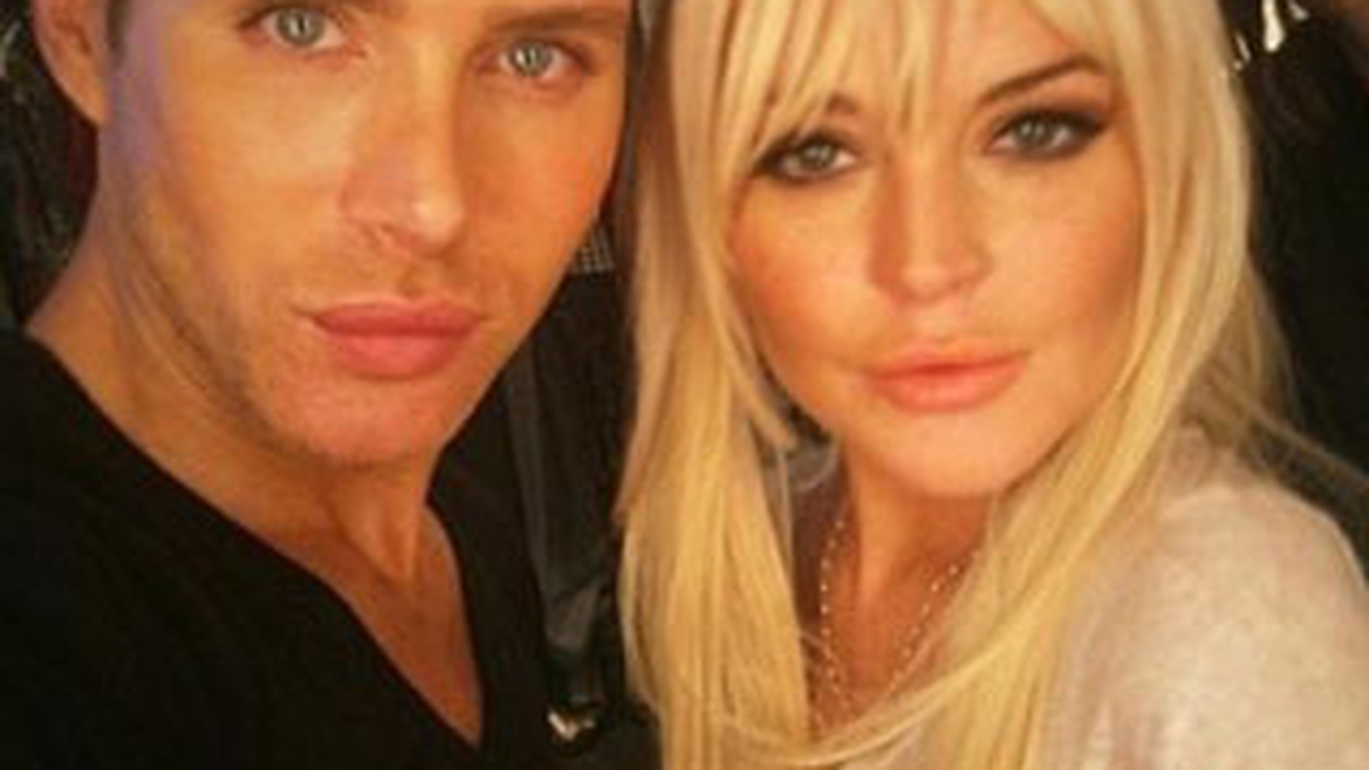 Blonda asta are 25 de ani si este una dintre cele mai celebre actrite de la Hollywood! Ghicesti cine se ascunde sub aceasta “masca” buhaita?