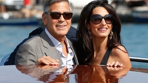 Bomba începutului de an! George Clooney şi Amal ar urma să aibă gemeni