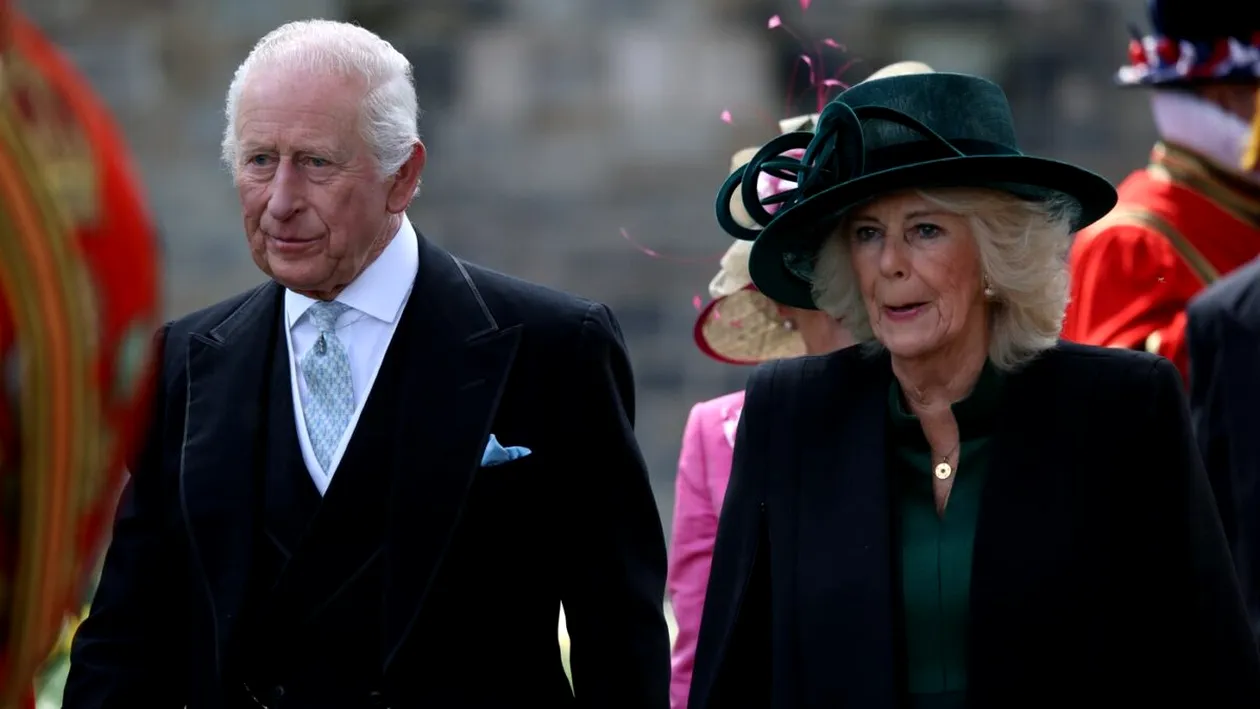 Regele Charles și Regina Camilla, huiduiți în public! Ce umilință au trăit înainte de slujba regală de Joia Mare