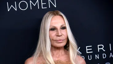 Donatella Versace și-a uluit total fanii cu această imagine. Nu le-a venit să creadă: „Cine e în poză?”