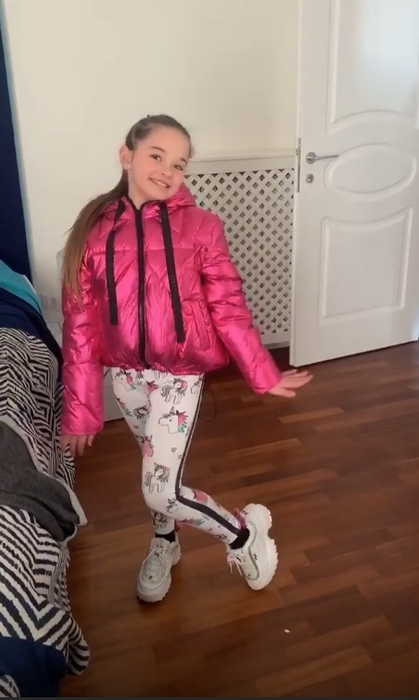 Alex Velea e topit după “fiica lui vitregă”! Antonia l-a filmat în timp ce o răsfața pe Maya