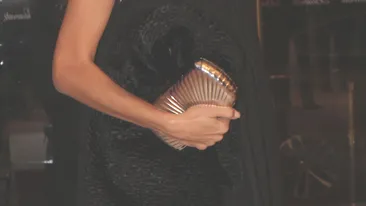 Asa arata o cunoscuta prezentatoare TV de la noi, insarcinata in sase luni! E la a patra sarcina, dar are cele mai sexy picioare