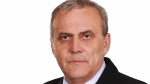 Primarul orașului Mioveni, reținut de procurorii DNA. Ce acuzații i se aduc lui Ion Georgescu