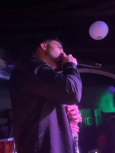 Jador s-a înfuriat pe scenă, înainte de ultima melodie (Foto: captură)