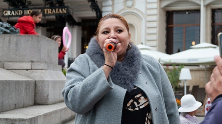 Diana Șoșoacă a încălcat legea la alegeri! Și-a filmat buletinul de vot pe care a scris...