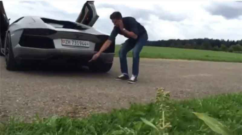 Cum a încercat un bărbat să-şi aprindă trabucul. S-a dus în spatele maşinii pornite şi…