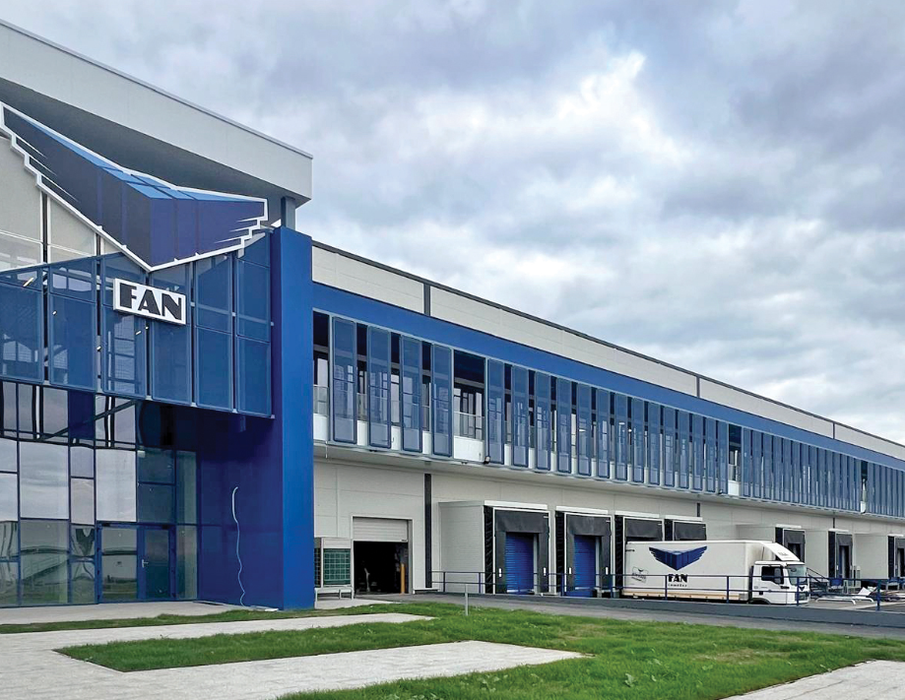 Scandal de pomină la FAN Courier! Acuzații rasiste, ”jucării pentru adulți” oferite cadouri și o economistă cu nervii întinși la maximum!