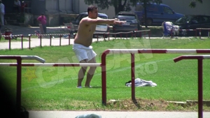 Primavara se incing gratare dar si... multe caprioare! Fete filmate fara sutien chiar in buricul Bucurestiului!