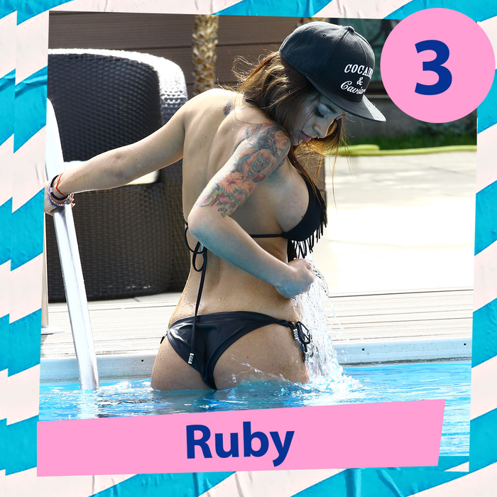 Top 30 vedete care se hârjonesc în apă în cele mai sexy poziții. Ce locuri ocupă Ramona Olaru, Antonia ori Gina Pistol între “Reginele Splash-urilor”