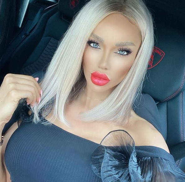 Cum îi stă Biancăi Drăgușanu cu perucă „Angelică” FOTO