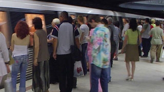 2012 face prima victima! O tanara de 25 de ani s-a aruncat in fata metroului in aceasta dimineata!