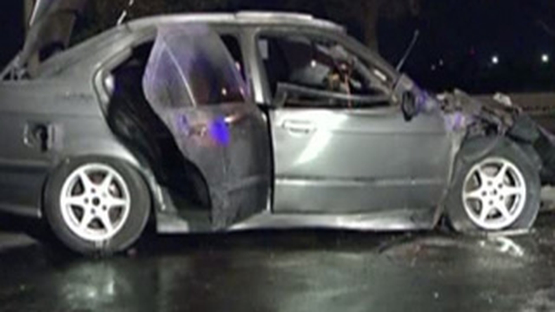 Soferul unui bolid a provocat un accident pe Soseaua Fundeni! Doua persoane au fost grav ranite!