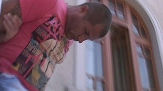 Caz terifiant! O fata de 16 ani, violata de tata, i-a facut un cadou socant de ziua lui: un film porno cu ei doi