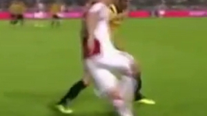 Daca o invata Tanase p-asta, ii facea praf pe Benzema si Ribery! Uite schema cu care poti sa umilesti orice fundas!