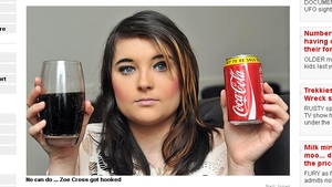 O adolescenta a ajuns in agonie la spital din cauza sucului! Bea zilnic 24 de cutii de Cola: "Recunosc ca sunt dependenta"