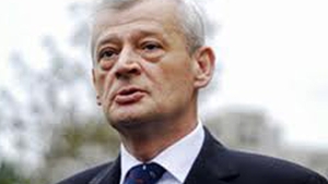 Oprescu: Folosiţi cu prioritate mijloacele de transport în comun pentru a ne da spaţiu să curăţăm