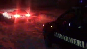 VIDEO. Operațiune de salvare de 10 ore în Bucegi. Două familii cu copii au rămas blocate pe drumul spre Peștera, fiind salvate de jandarmii montani