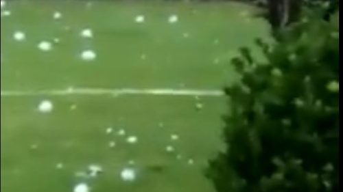 Imagini uluitoare! Gheață cât pumnul căzută din cer! 18 oameni au fost răniți VIDEO