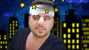 Moștenitorul familiei Cășuneanu și-a găsit “nașul” după ce i s-au aprins călcâiele după o tipesă. “Fabulosul Costeluș” și-a primit “somn” de la un bad-boy de oraș!