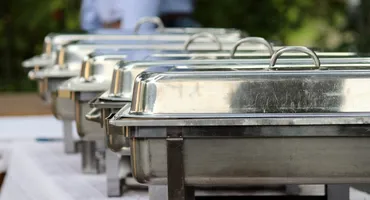Împinge tava cu prețuri de fine-dining. Ce a cumpărat o româncă de 100 lei, intr-o autoservire din Eforie Nord