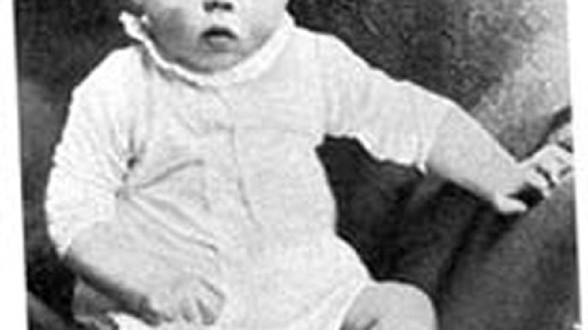 Dan Negru, inmarmurit de o poza! VEZI AICI cum arata copilul Adolf Hitler!