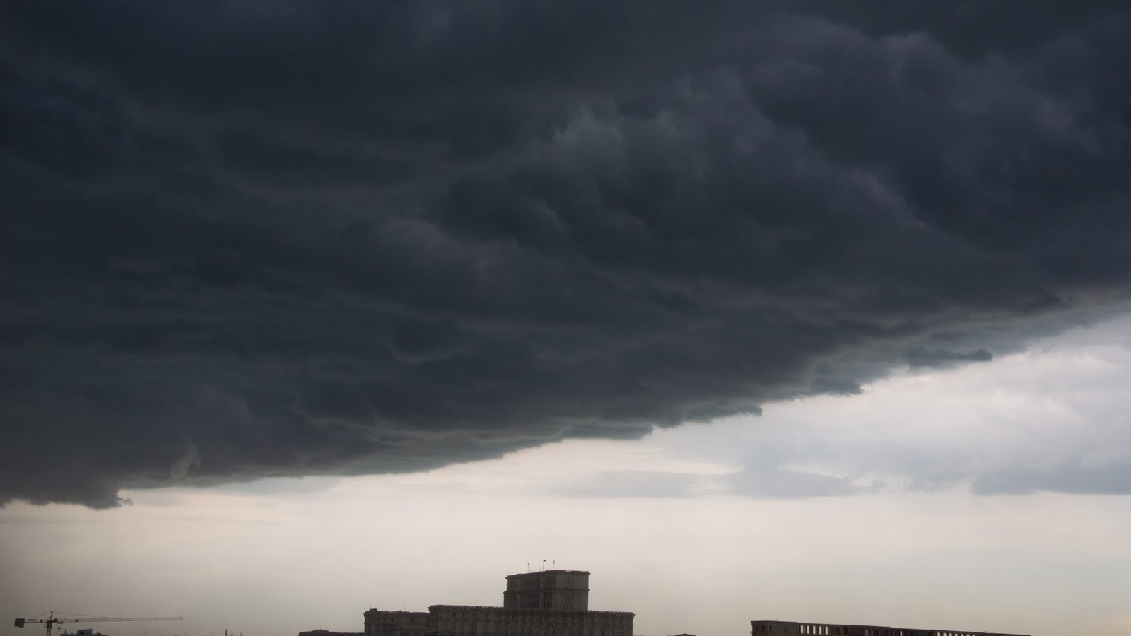 Alertă ANM în București! Cod portocaliu de ploi și vijelii