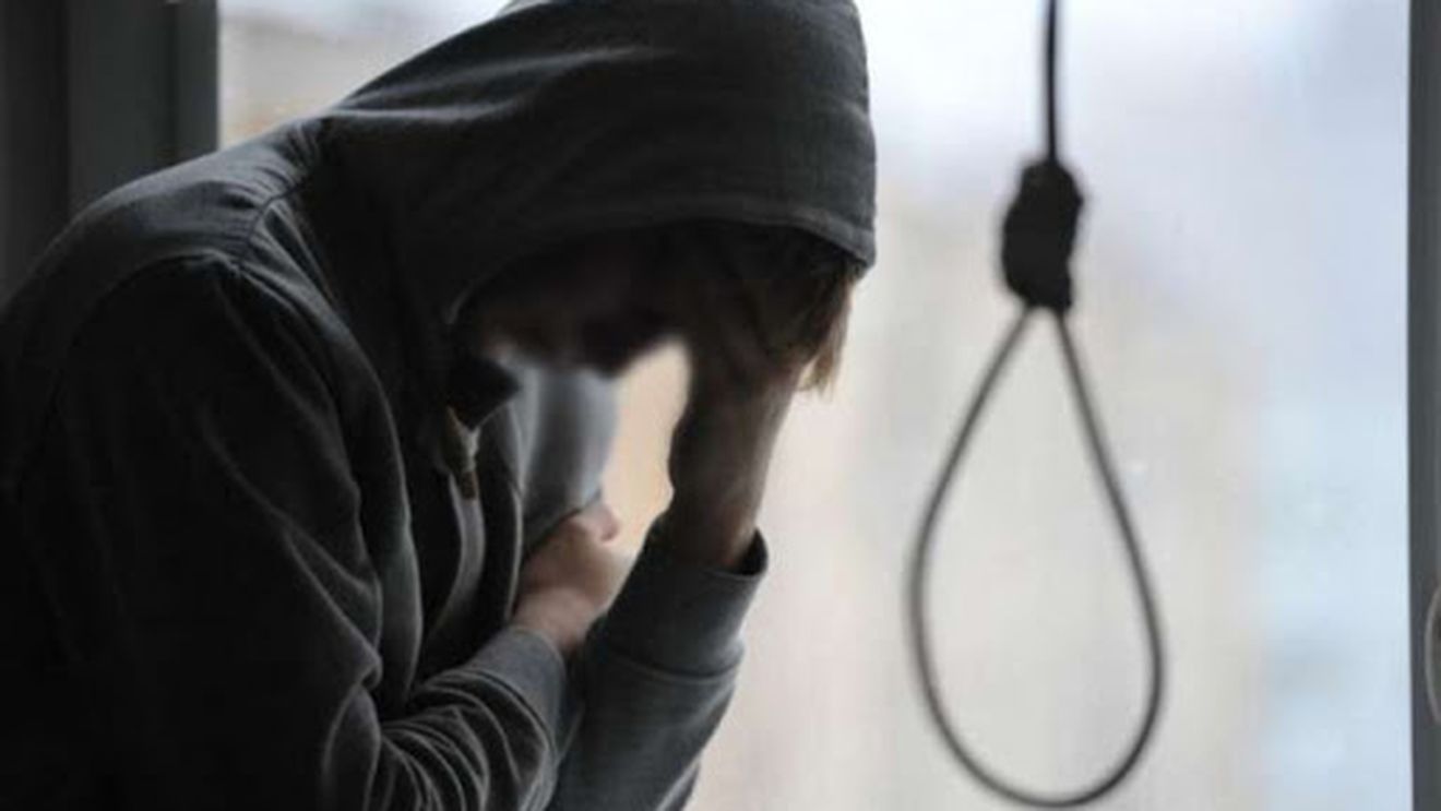 Izolat de familie în podul casei de teama coronavirusului, un tânăr din Maramureș a vrut să se sinucidă